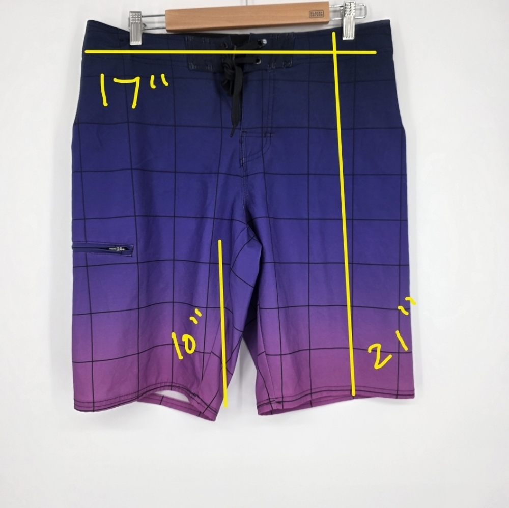 Hang Ten Gradient Grid Pattern Board Shorts 30. - Picture 7 of 7